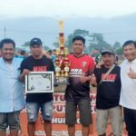 H Satib Serahkan Tropi Juara Turnamen PSGS Panti